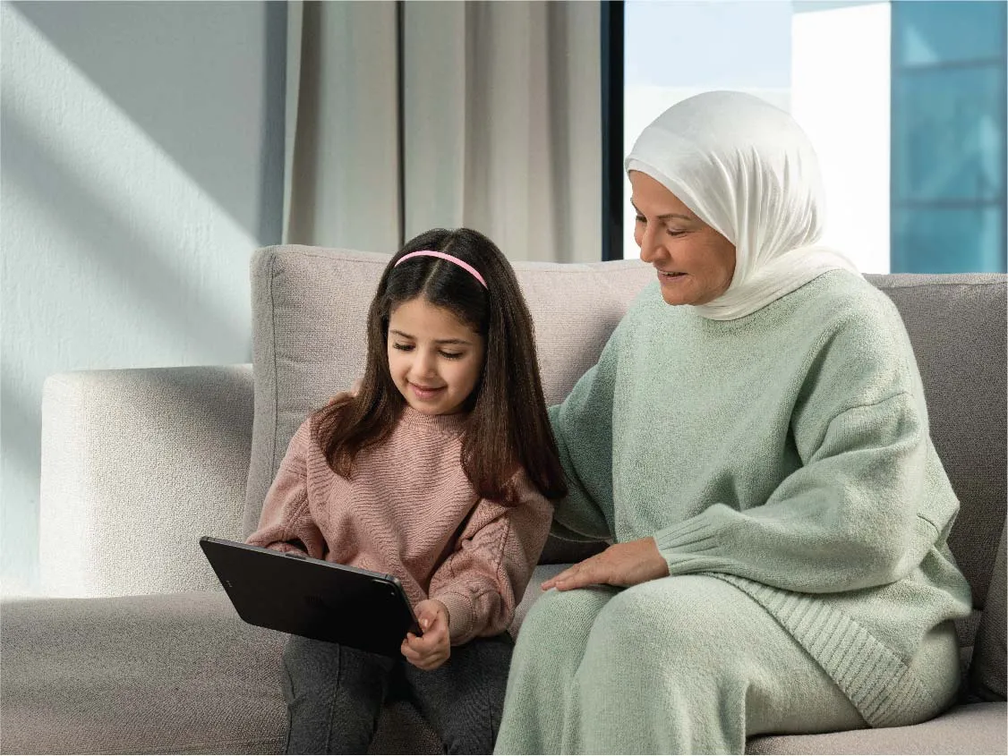 A woman enjoys her time with her daughter after setting up the investment retirement plan from Boubyan Bank.